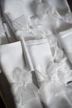 white linnen napkins wrapped with ribbons